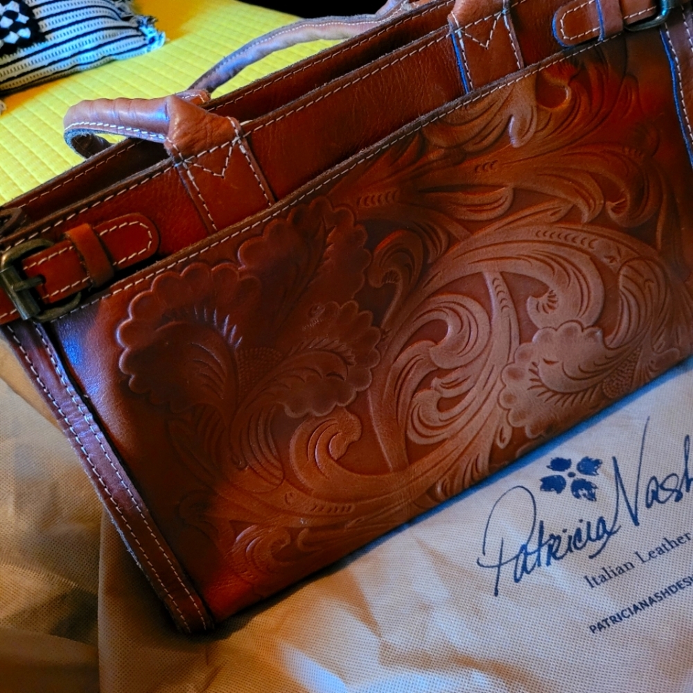 Leather tote